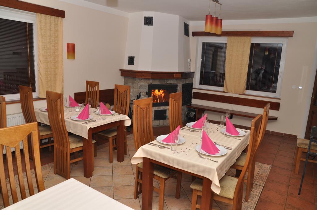 Pension & Restaurant Silma With Wellness Rychvald Eksteriør bilde