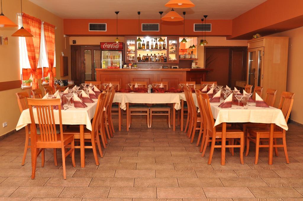 Pension & Restaurant Silma With Wellness Rychvald Eksteriør bilde